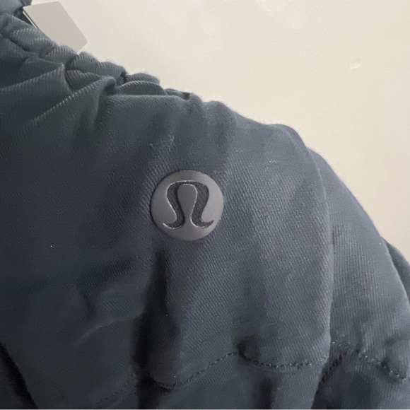 Lululemon Metropolis Maven High Rise Crop Size 4 Black Cargo Pant - Picture 10 of 12